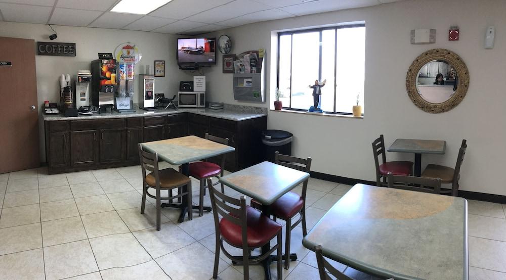 Super 8 By Wyndham Merrillville Extérieur photo